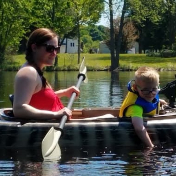 Meet your Posher, Felicia - Picture 2 of 4